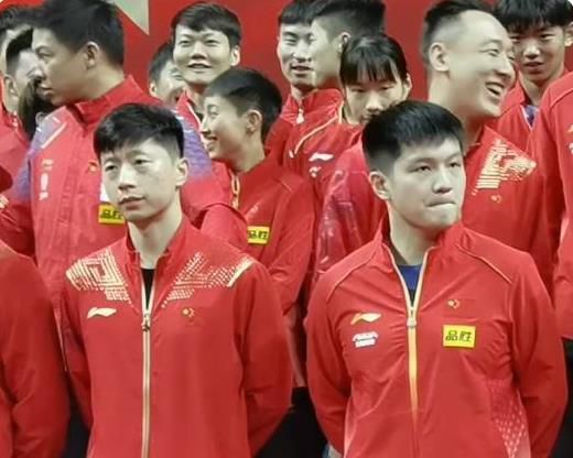 女尊揉弄他的玉茎